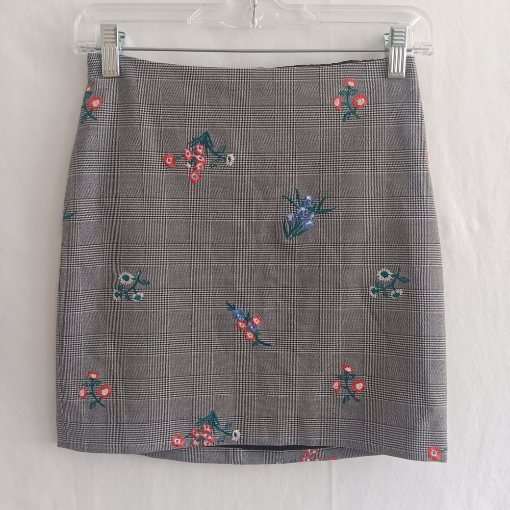 Express Skirt Women 00 Gray Excellent Plaid Floral Embroidered Mini Skirt